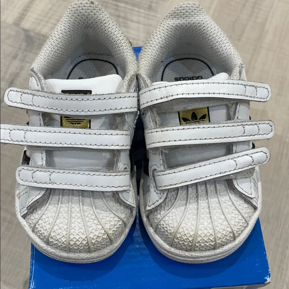 4T Adidas Superstar White and Black Velcro Sneakers - Picture 3 of 6